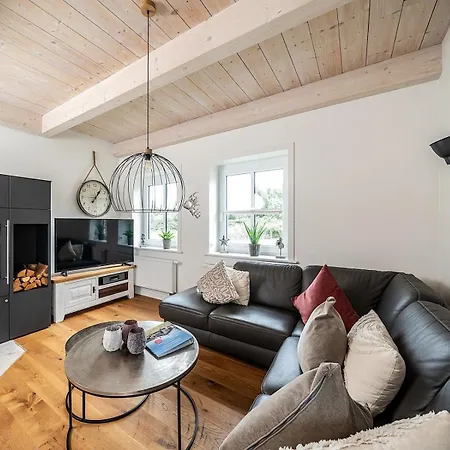 Reetgedecktes Wohlfuehlhaus Nordseeloft 98b Mit Sauna Und Kamin Дагебюлль