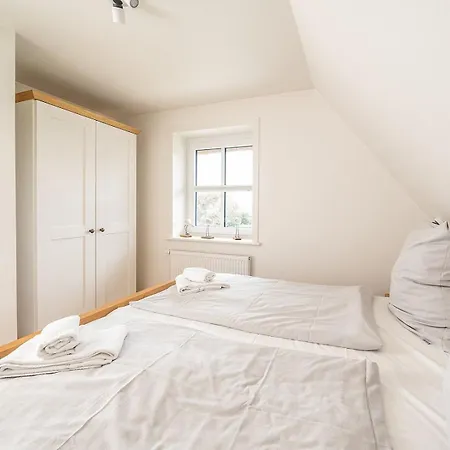 Reetgedecktes Wohlfuehlhaus Nordseeloft 98b Mit Sauna Und Kamin Дагебюлль